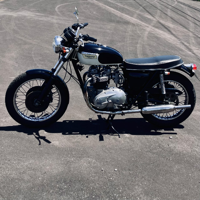 TRIUMPH Bonneville 750